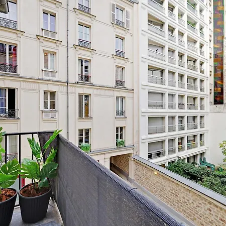 Beautiful 2br 6p - Eiffel Tower Apartment